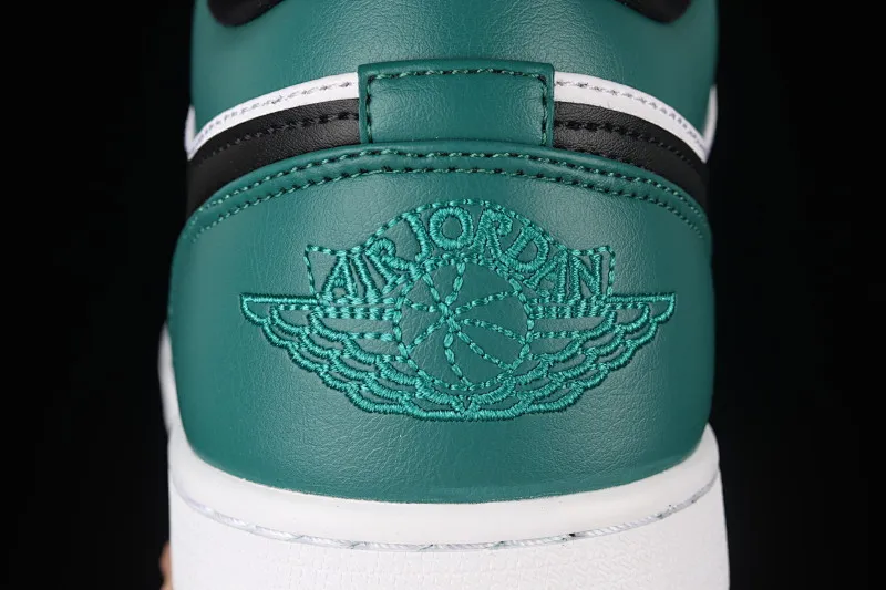 All categories Air Jordan Jordan series basketball shoes Air Jordan 1 Low G version pure original Air Jordan 1 Low AJ1 Joe 1 black and green toe low-top cultural basketball shoes 553558-113